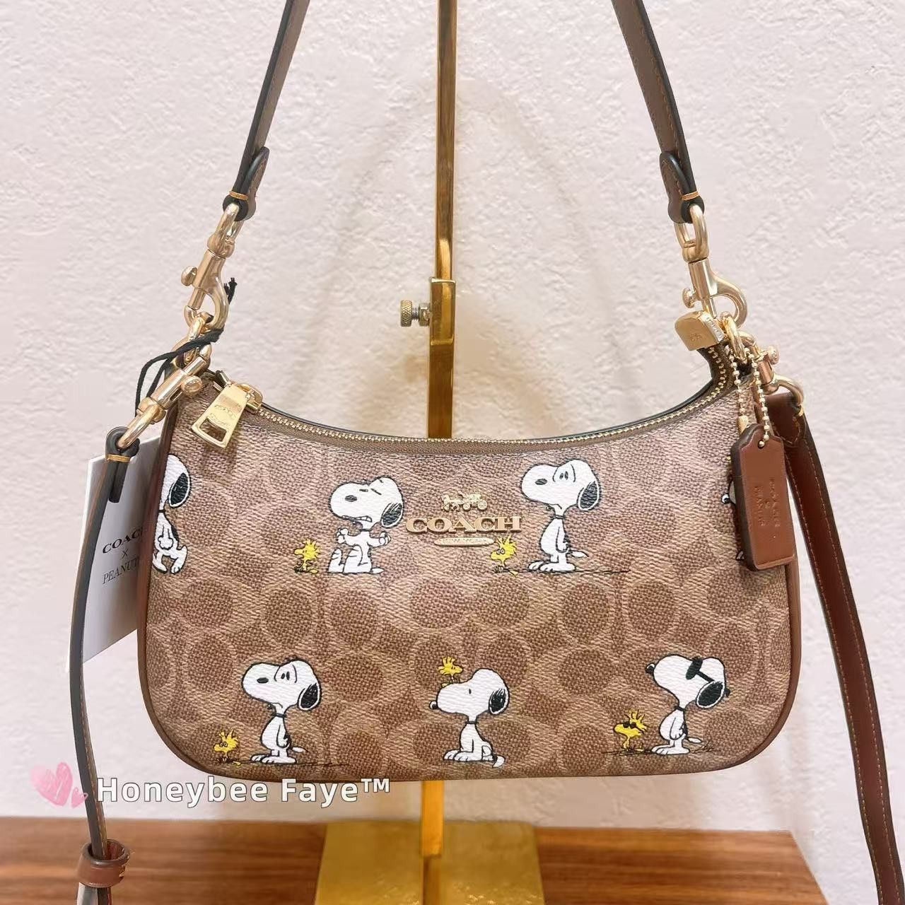 Coach Coach X Peanuts Teri Shoulder Bag With Snoopy Print CBJ88 Size ONE SIZE - 2 Thumbnail
