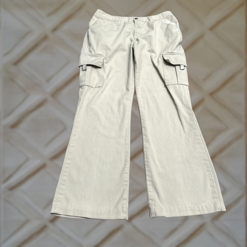 Levi's VINTAGE Levi's Cargo Pants Womens 9 Beige Flared 90s Retro Mid Rise Jeans Style Cotton Pant Size 30" / US 8 / IT 44 - 1 Thumbnail