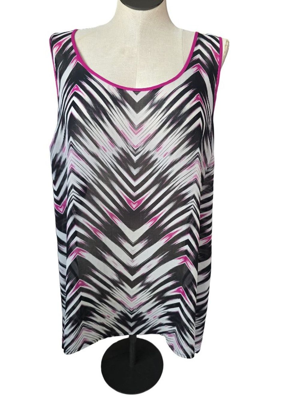 Torrid Women's Torrid Plus Size 3X Black Pink Chevron Tank Top Size 3XL / US 20-22 - 3 Thumbnail