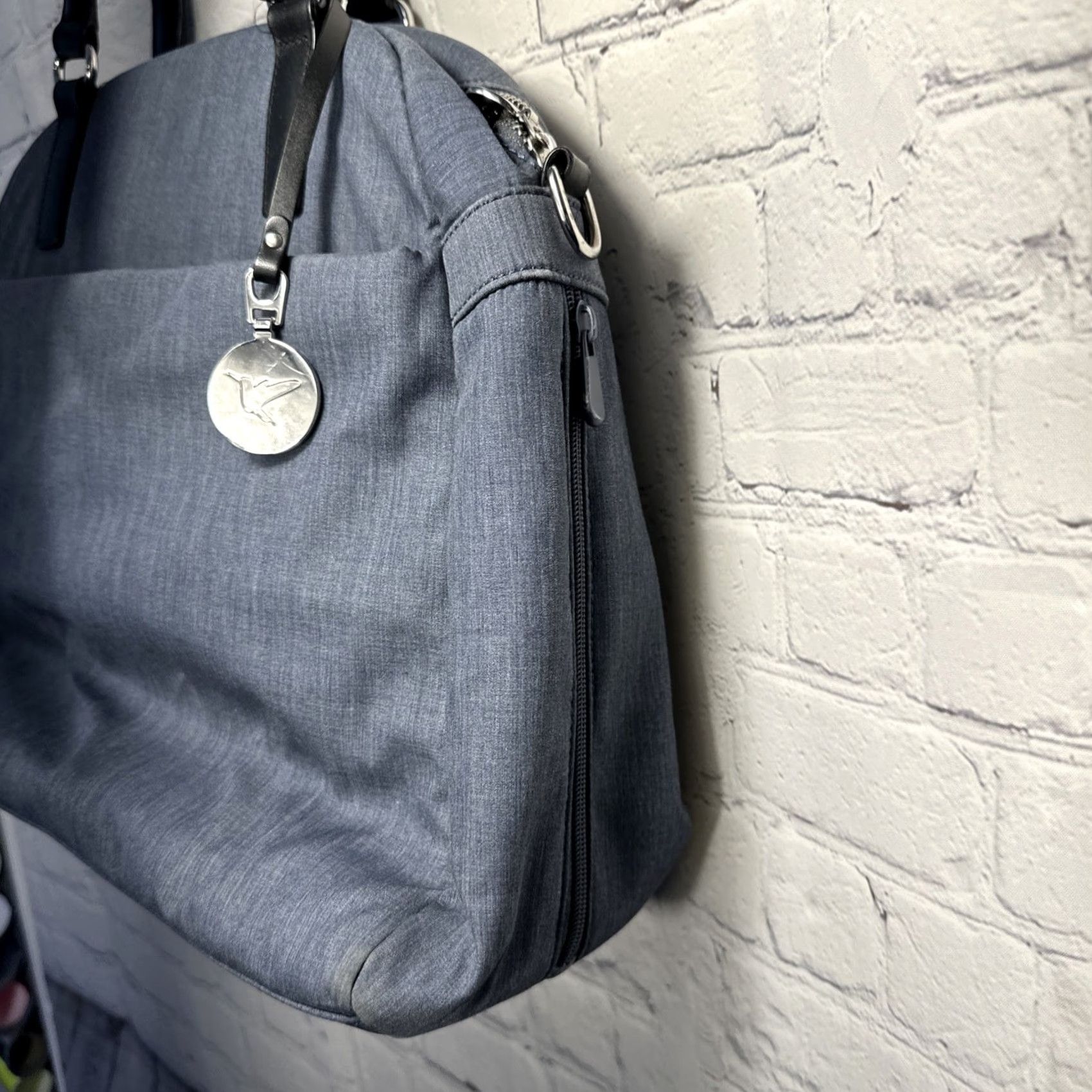 Vintage Lo & Sons O.G. Blue Travel Messenger Carry On Bag Nylon Laptop Sleeve Pockets Silver Hardware Womens Medium 16x14x6 inches Gray Interior Size ONE SIZE - 5 Thumbnail