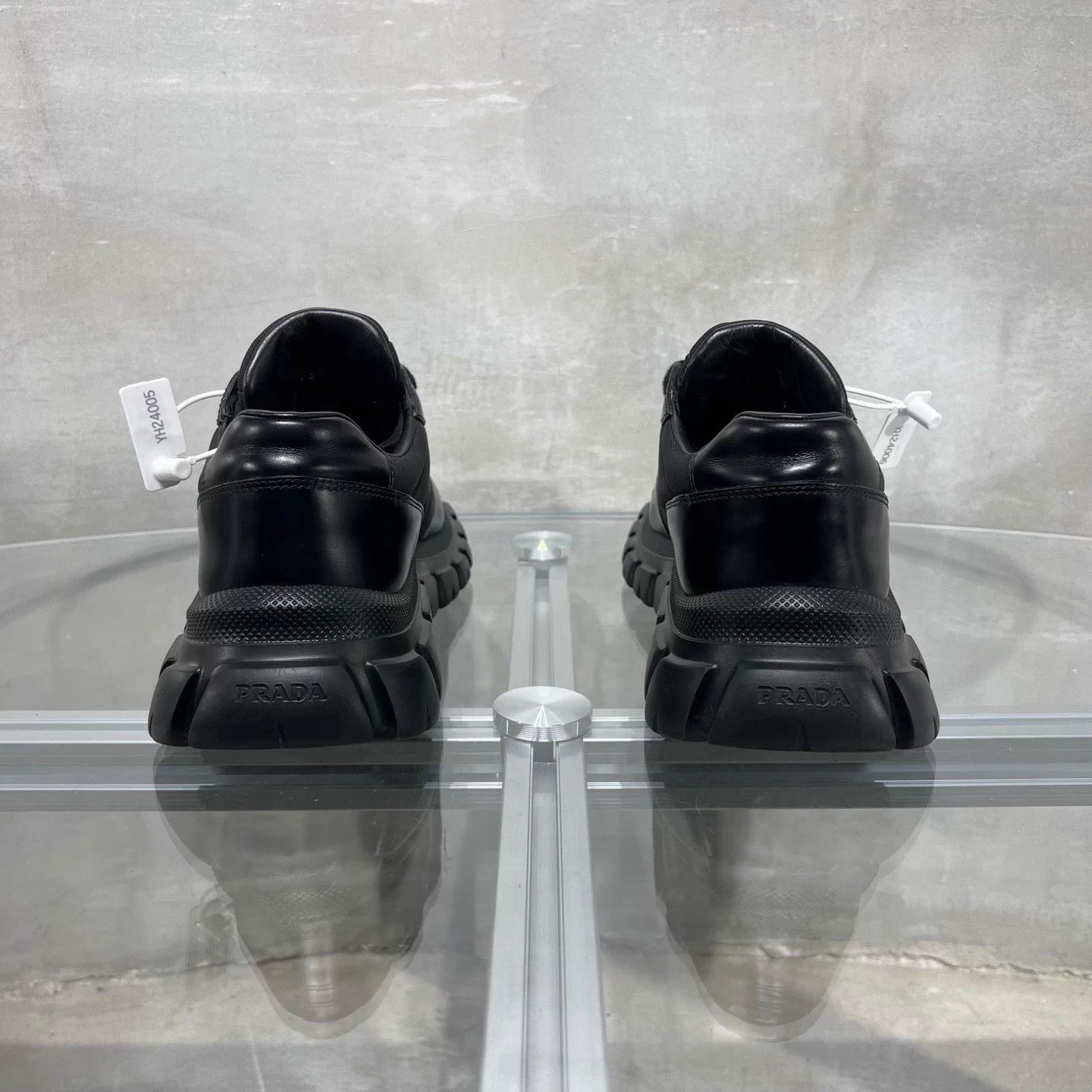 Prada Prada black triangle logo platform sneakers US5 (39EU) Size US 5 / IT 35 - 6 Thumbnail