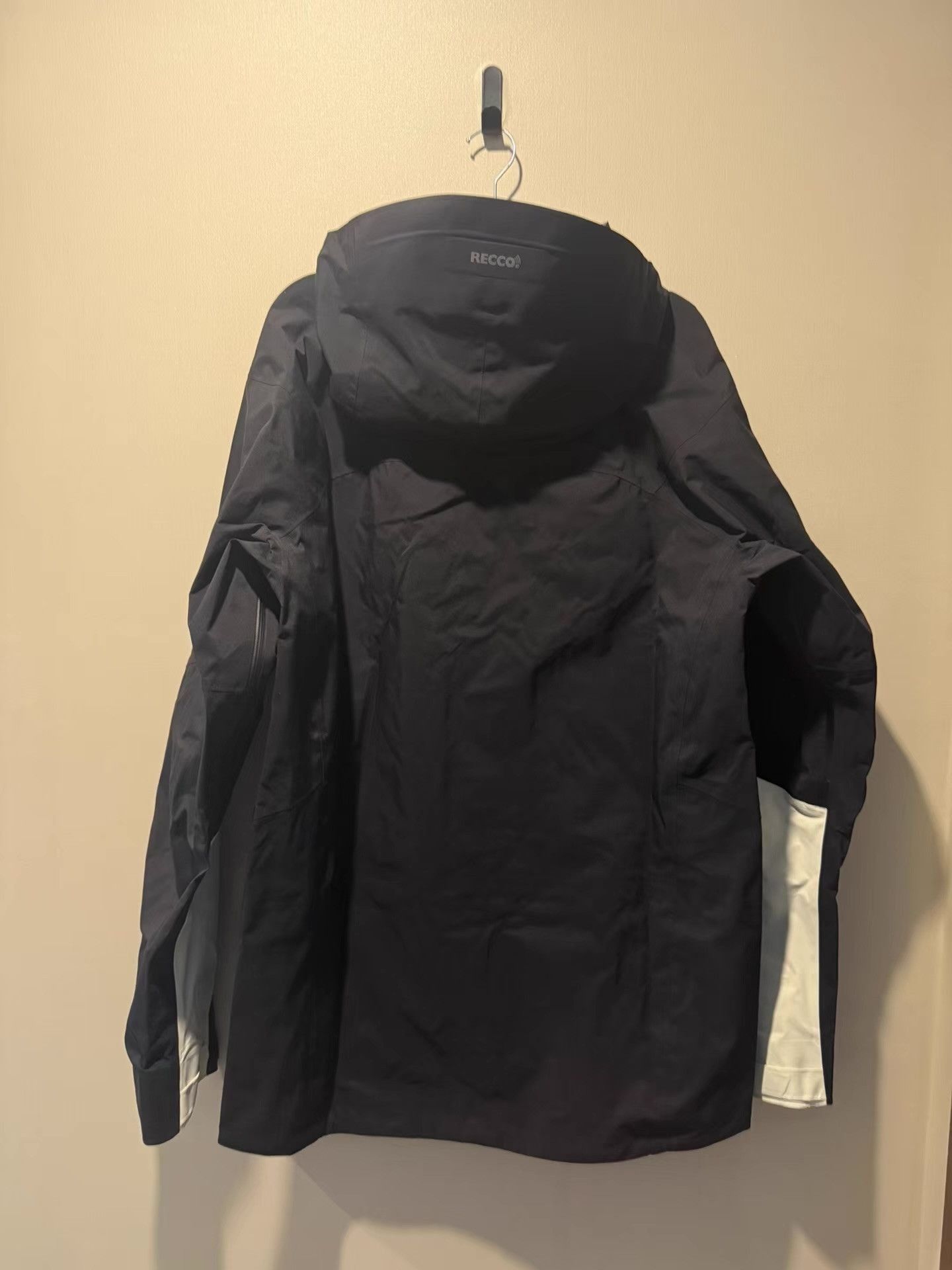 Burton Black and White Hooded Light Jacket Size L Size US L / EU 52-54 / 3 - 5 Thumbnail