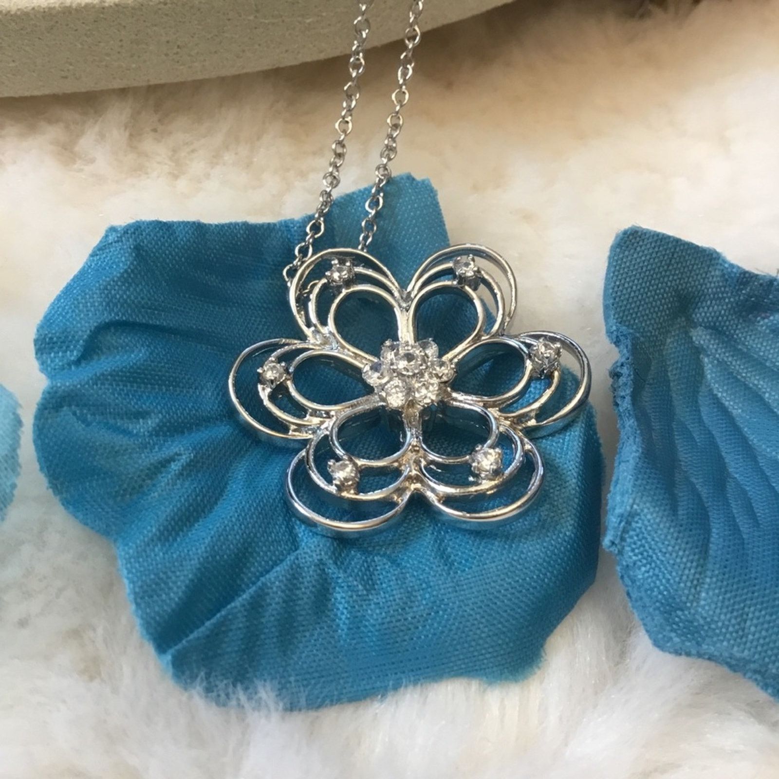 Other Sterling Silver Six-Petal Crystal Flower Necklace Size ONE SIZE - 3 Thumbnail