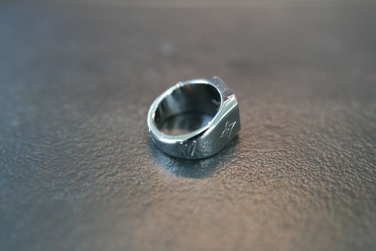 Louis Vuitton Louis Vuitton Monogram Ring Size ONE SIZE - 4 Thumbnail