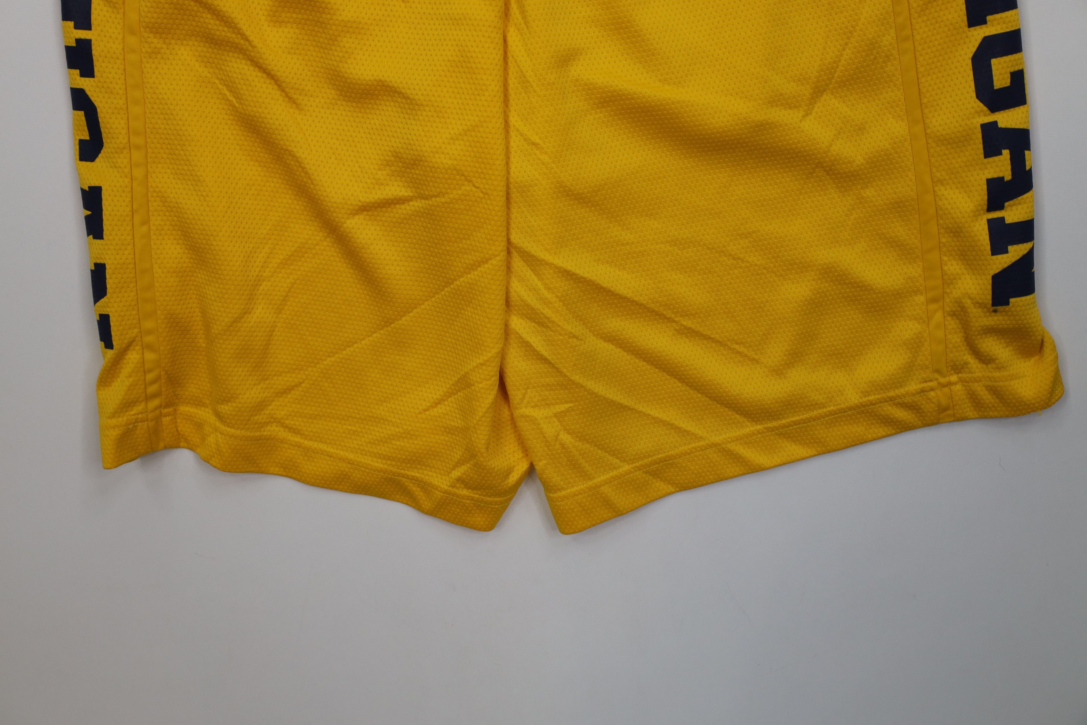 Nike Nike Air Jordan University of Michigan Basketball Shorts Size US 36 / EU 52 - 14 Thumbnail