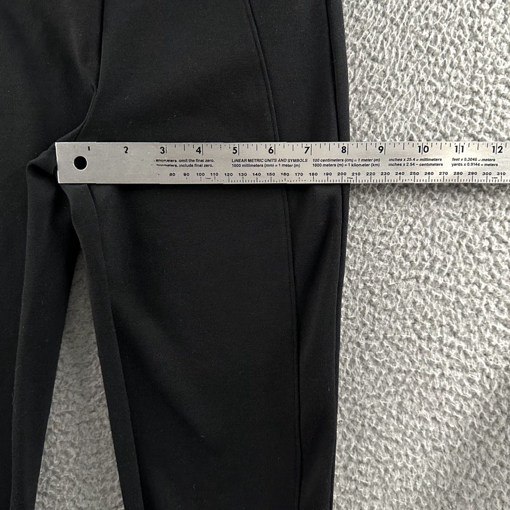 Spanx Spanx Women's Black Mid Rise Ankle Leggings Size Small User: Spanx Women's Black Mid Rise Ankle Leggings Size Small Size 28" / US 6 / IT 42 - 7 Thumbnail