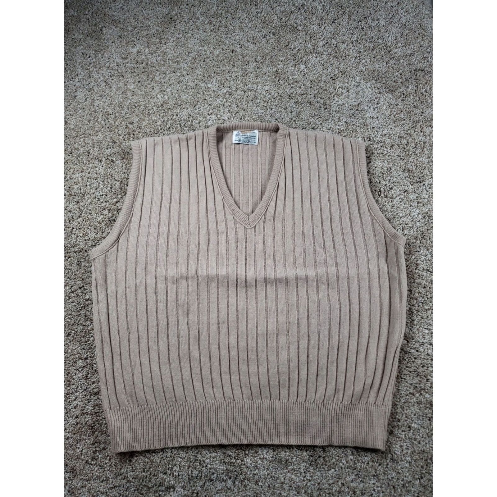 London Fog VINTAGE London Fog Sweater Vest 2XB Brown V-Neck Pullover Ribbed USA Made 80s Mens Big & Tall Brown Vest 90s Theme Pullover Knit Mock Neck? Size US XXL / EU 58 / 5 - 2 Thumbnail