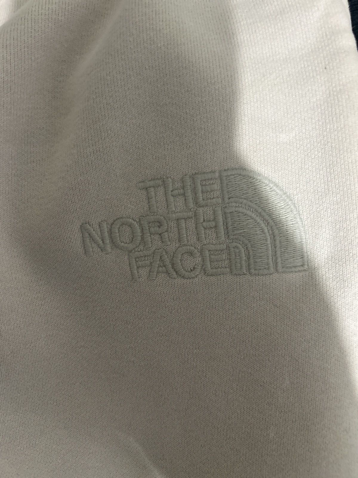 Kaws × The North Face Kaws northface off white sweatpants Size US 32 / EU 48 - 2 Thumbnail