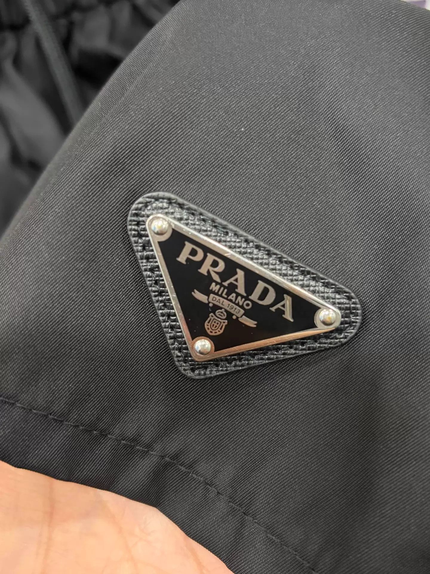 Prada Prada Metal Triangle Logo Shorts 38 Size 26" / US 2 / IT 38 - 3 Thumbnail