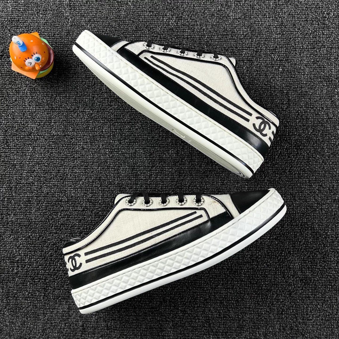 Chanel Chanel Double C Sneakers EUR 37 Size US 6 / IT 36 - 4 Thumbnail