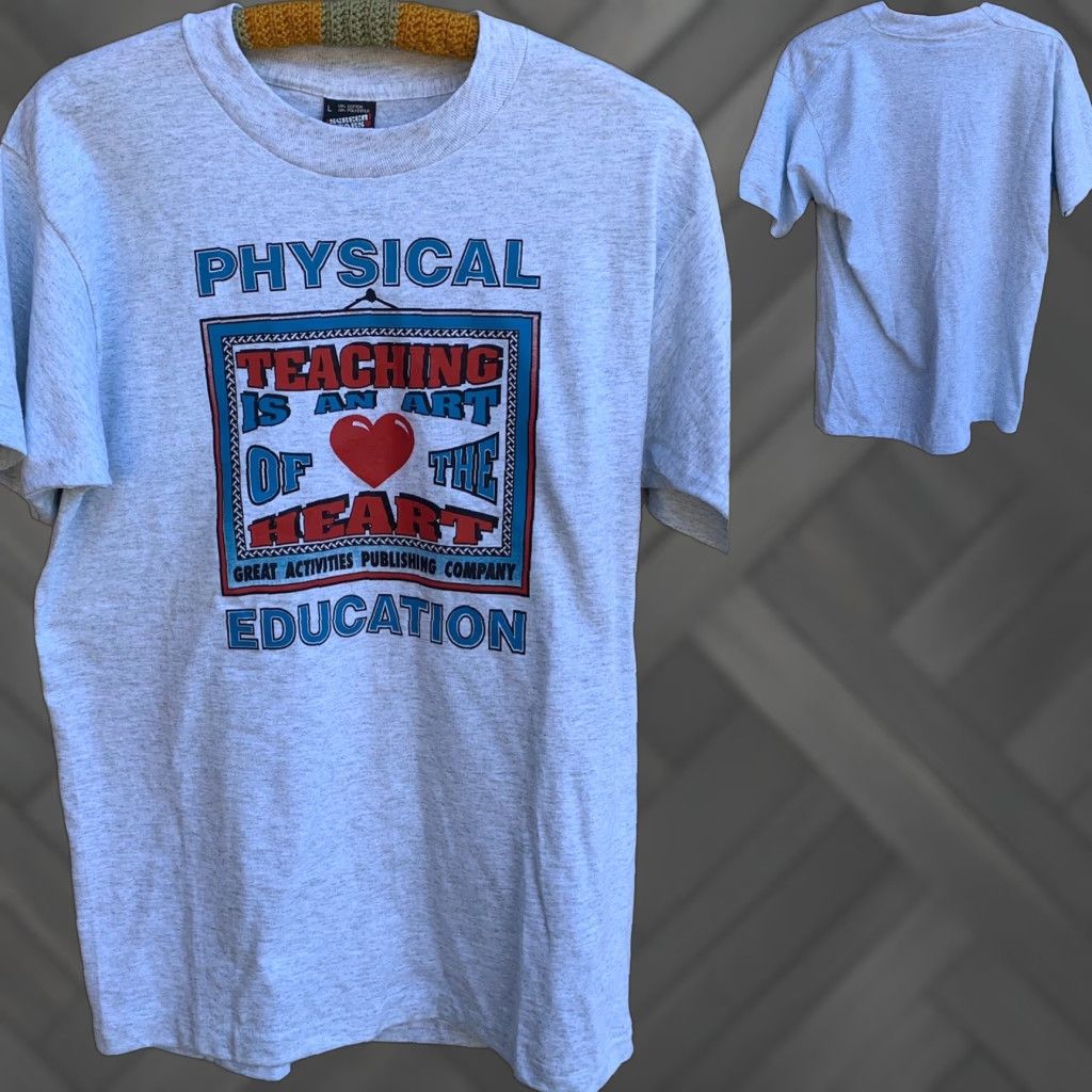 Vintage VINTAGE Screen Stars T-Shirt Physical Education TEACHING IS AN ART OF THE HEART Gray L Unisex 50/50 Cotton-Polyester Graphic Tee 1980s 1990s Size US L / EU 52-54 / 3 - 1 Thumbnail