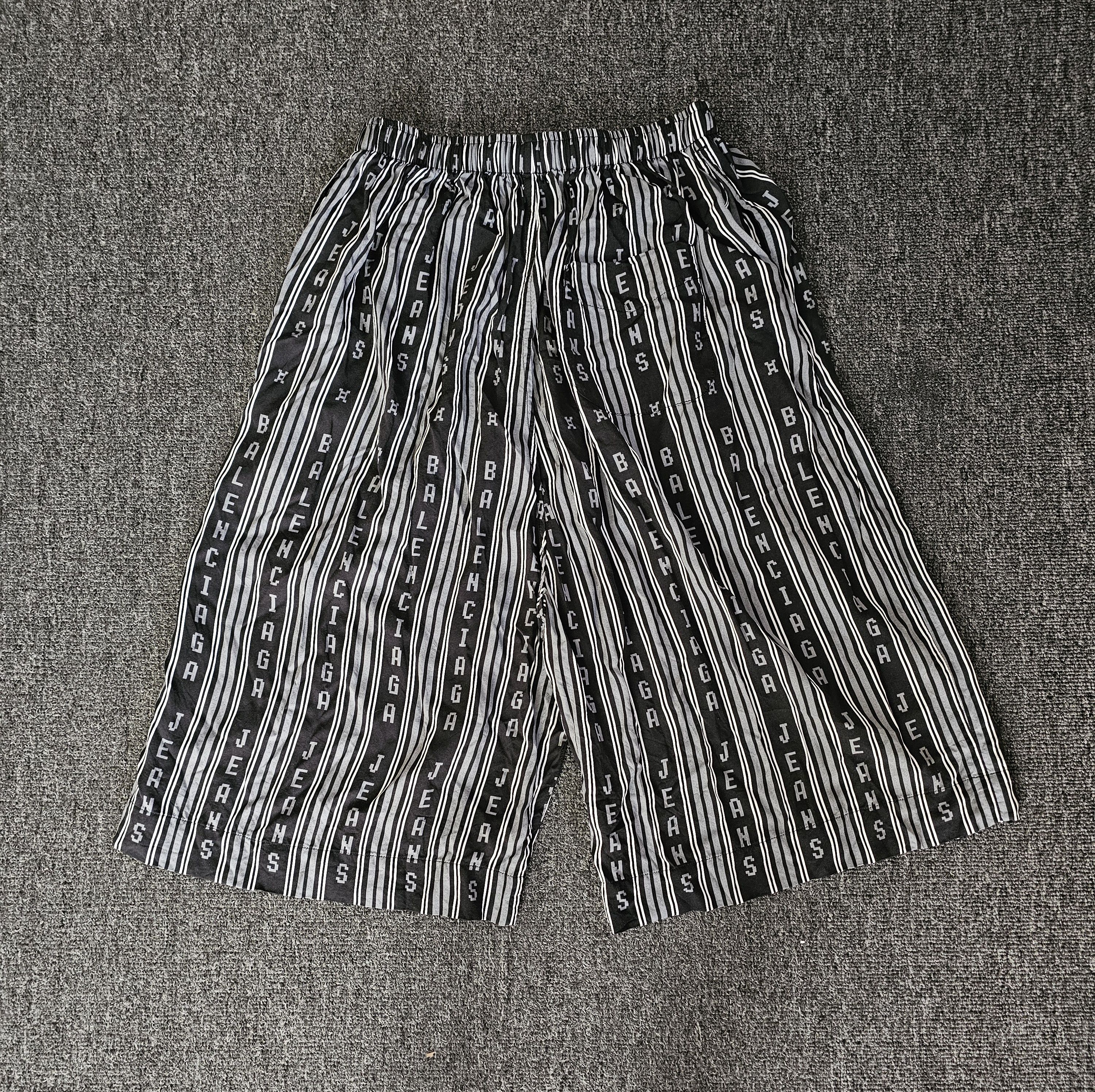Balenciaga Balenciaga Unisex Oversize Shorts Size 44 Size US 28 / EU 44 - 1 Thumbnail