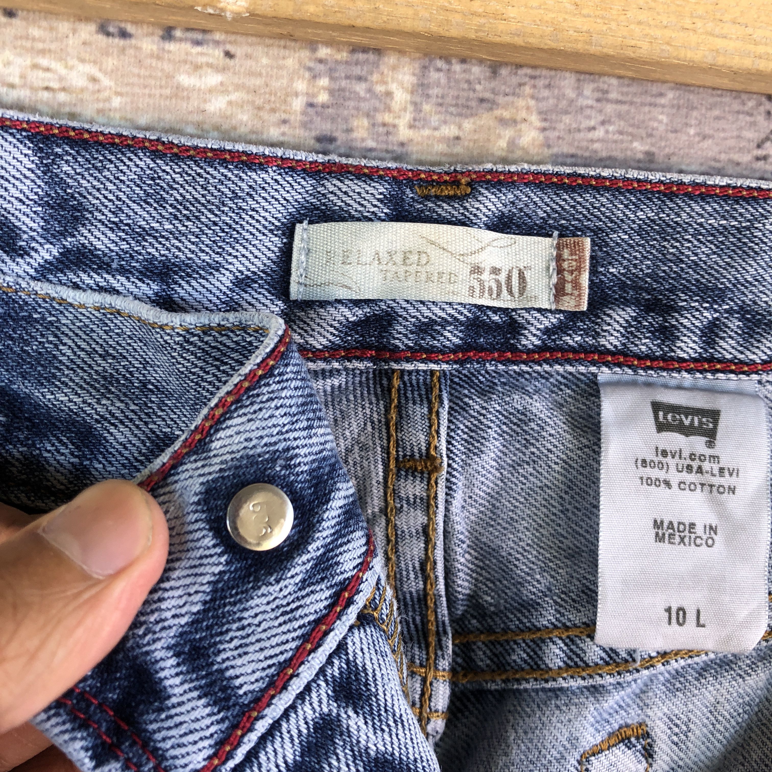 Levi's Vintage Levis 550 Faded Jeans Tapered Light Wash Denim Size 28" / US 6 / IT 42 - 7 Thumbnail