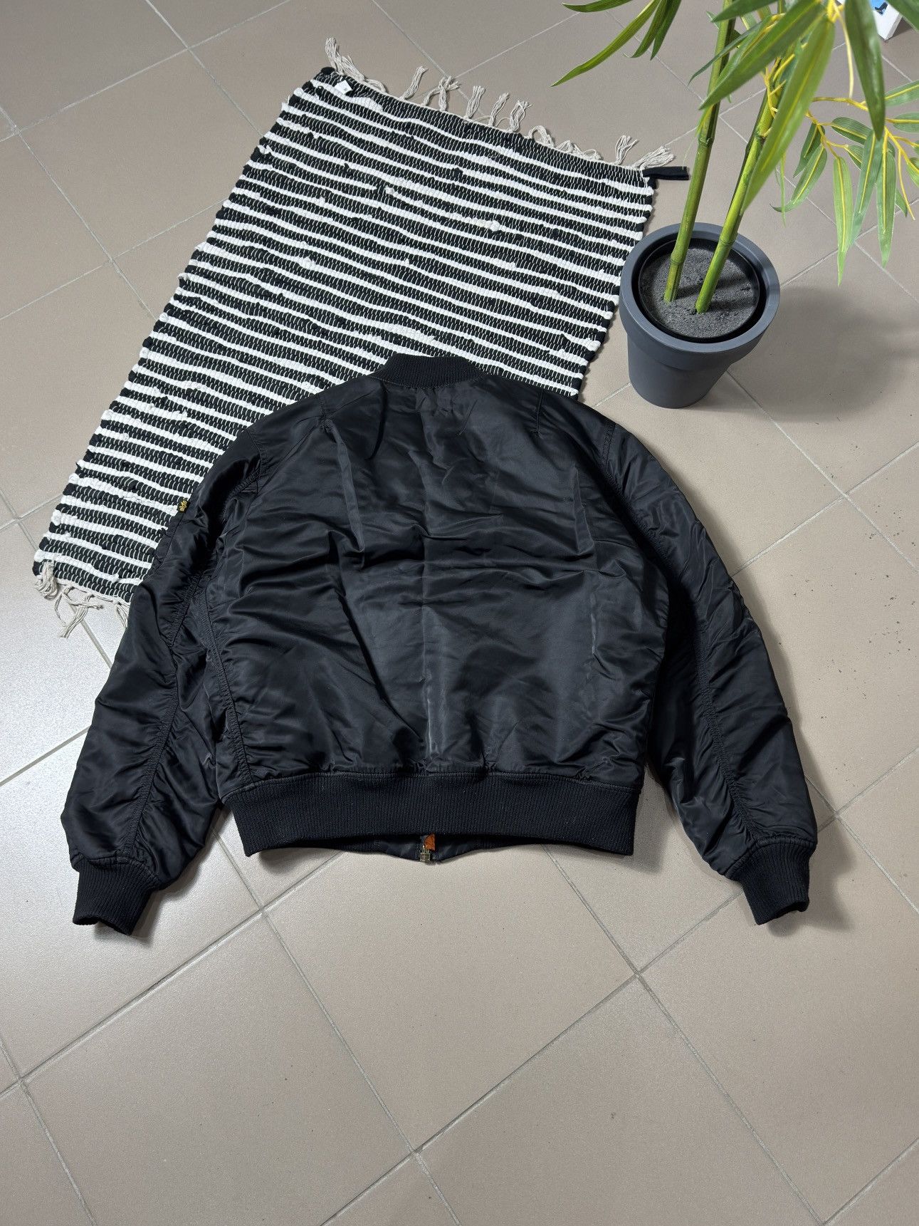 Alpha Industries VINTAGE ALPHA INDUSTRIES OVERSIZED NYLON BOMBERS Size XL / US 12-14 / IT 48-50 - 8 Thumbnail