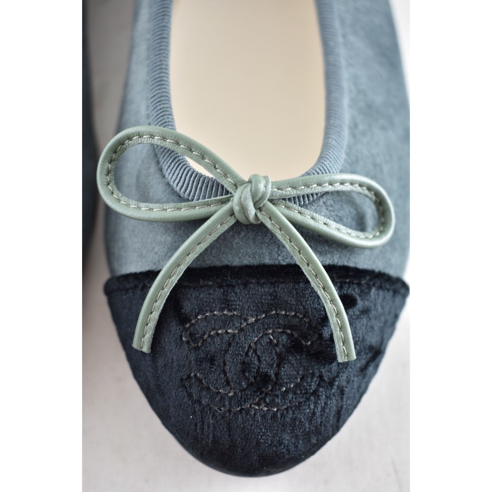 Chanel Chanel 24A Green Black Velvet CC Logo Ballet Flat 36 Size US 6 / IT 36 - 13 Thumbnail
