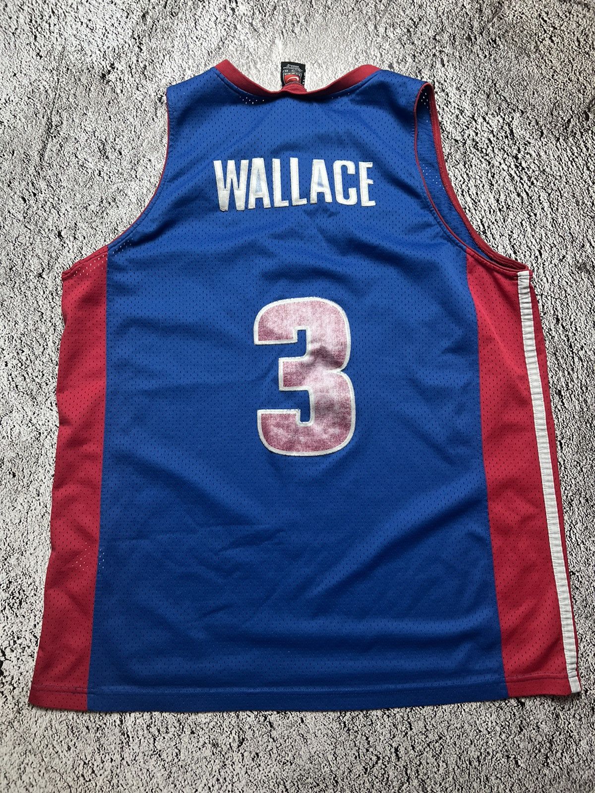 Early 00’s Detroit Pistons NBA Ben Wallace Nike jersey