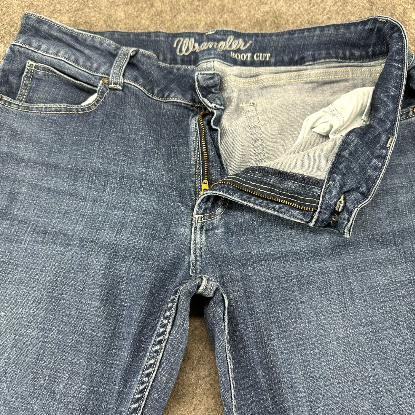 Wrangler Wrangler Jeans Womens 13x32 Blue Bootcut Regular Dark Wash Stretch Denim 5-Pocket Cowboy Jeans Mens Girls Boys Size 34" / US 12 / IT 48 - 2 Thumbnail