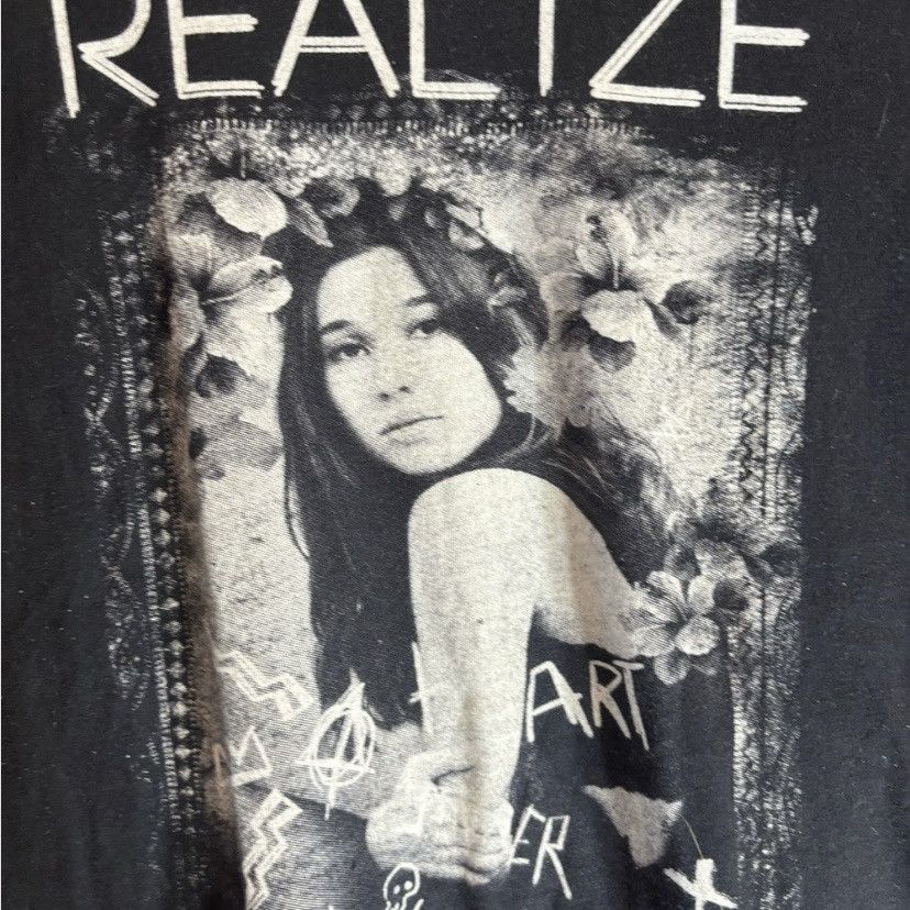 Vintage Realize small black graphic preowned tshirt Size US S / EU 44-46 / 1 - 1 Thumbnail