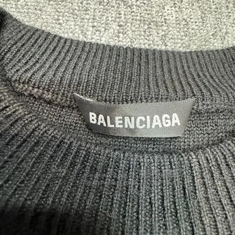 Balenciaga Balenciaga Seven-Language Logo Black Sweater. Size US M / EU 48-50 / 2 - 7 Thumbnail