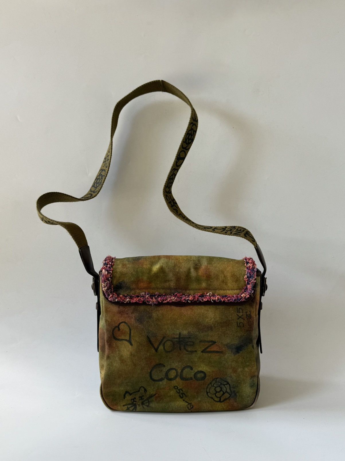 Chanel Chanel "On the Pavements" Graffiti Messenger Bag Size ONE SIZE - 6 Thumbnail