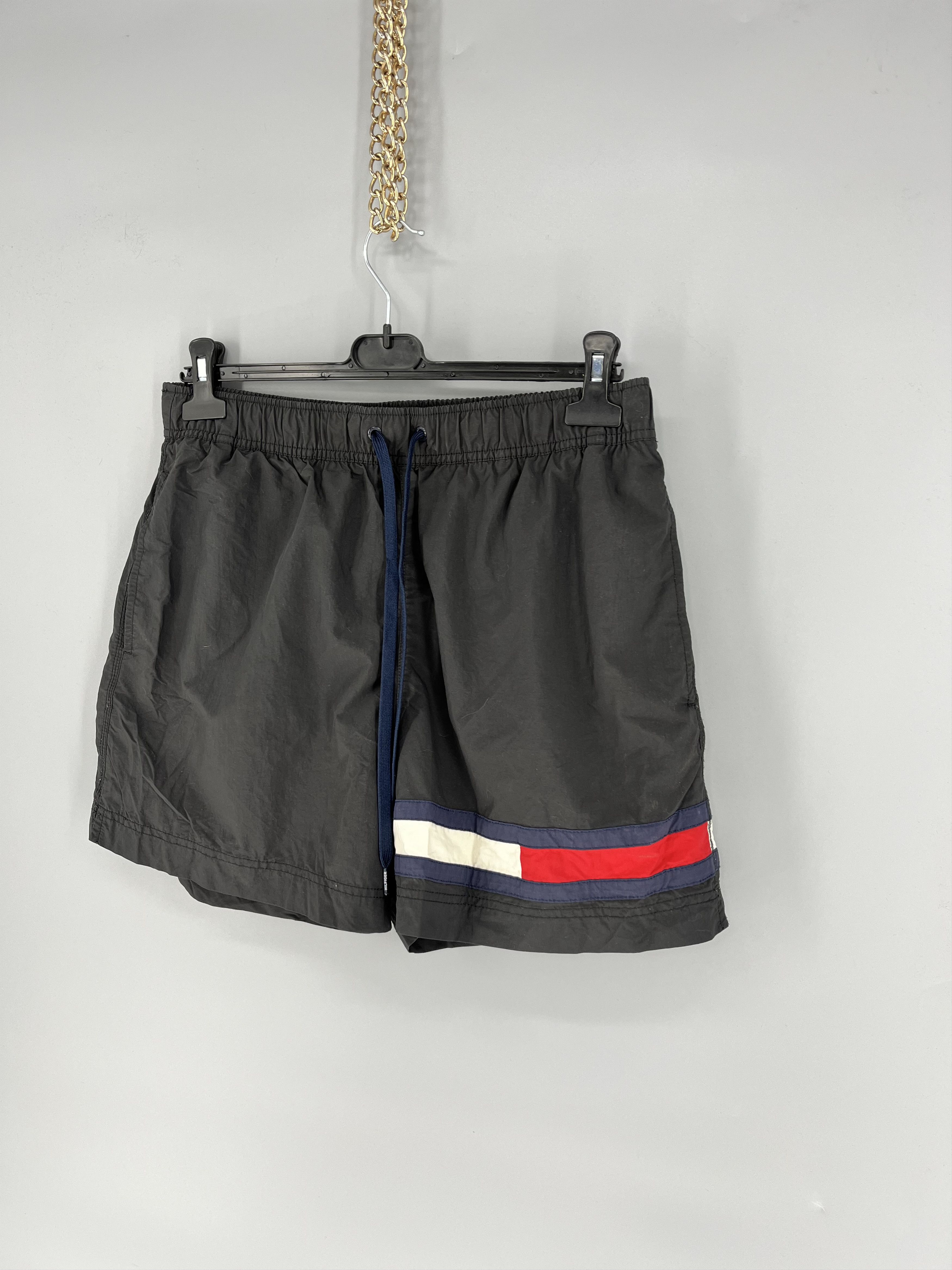 Tommy Hilfiger 90s Vintage Tommy Hilfiger Navy Nylon Big Logo Shorts Travis Size US 34 / EU 50 - 3 Thumbnail