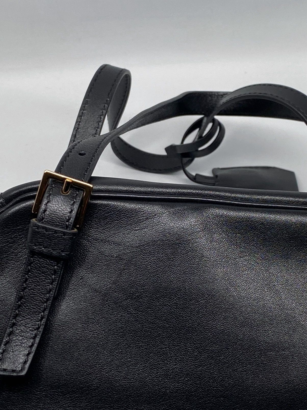 Versace Versace Versace Tag Zip Leather Shoulder Bag Size ONE SIZE - 18 Thumbnail
