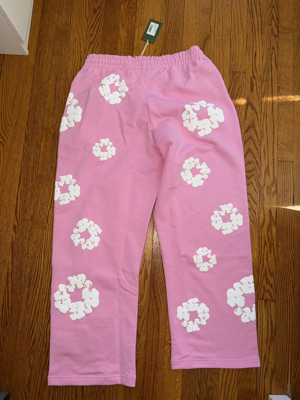DENIM TEARS Denim Tears Cotton Wreath Sweatpants Pink Size L Size US 34 / EU 50 - 2 Thumbnail