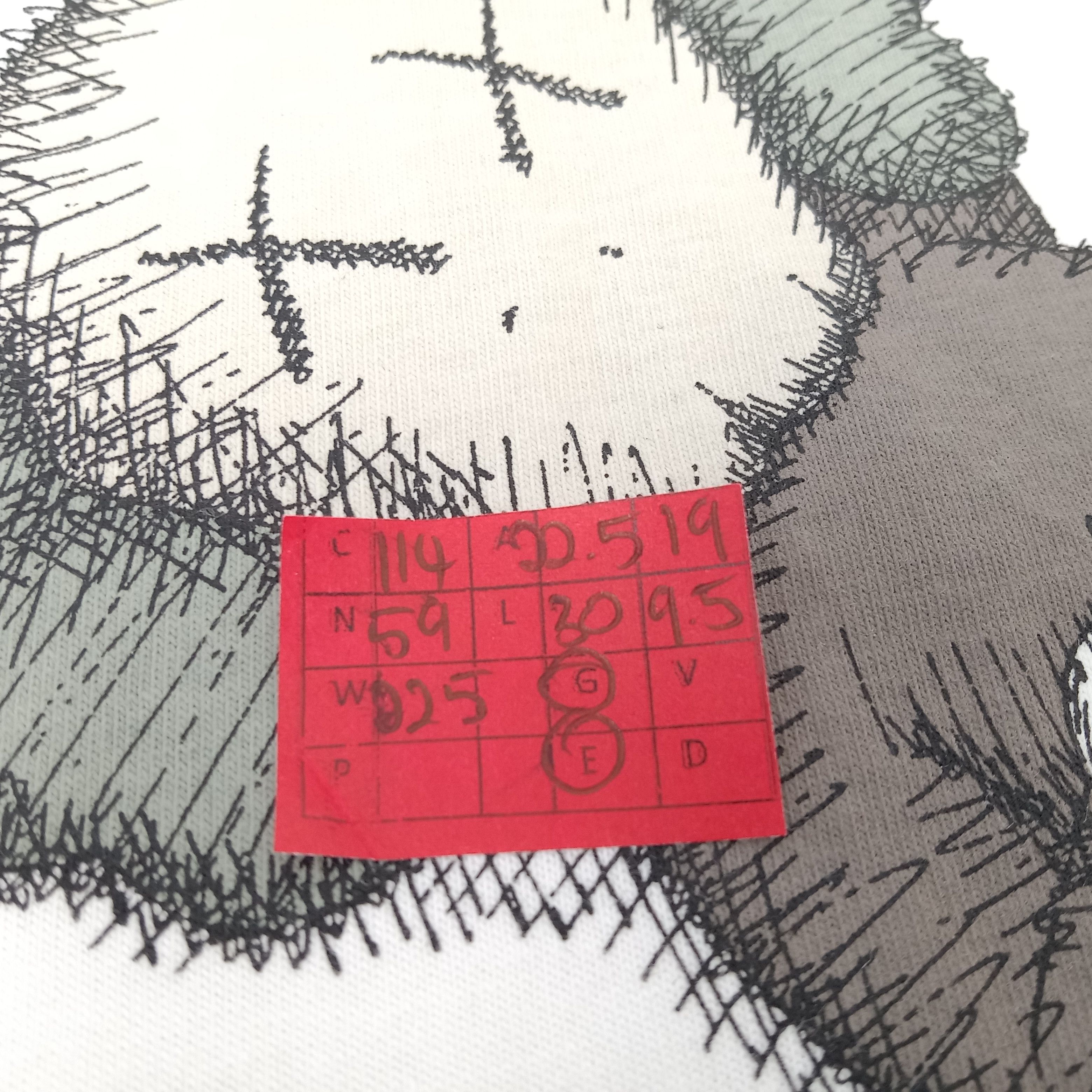 Japanese Brand × Kaws × Uniqlo Kaws X Uniqlo Japanese Brand Streetwear Logo Design Tshirt Size US L / EU 52-54 / 3 - 10 Thumbnail