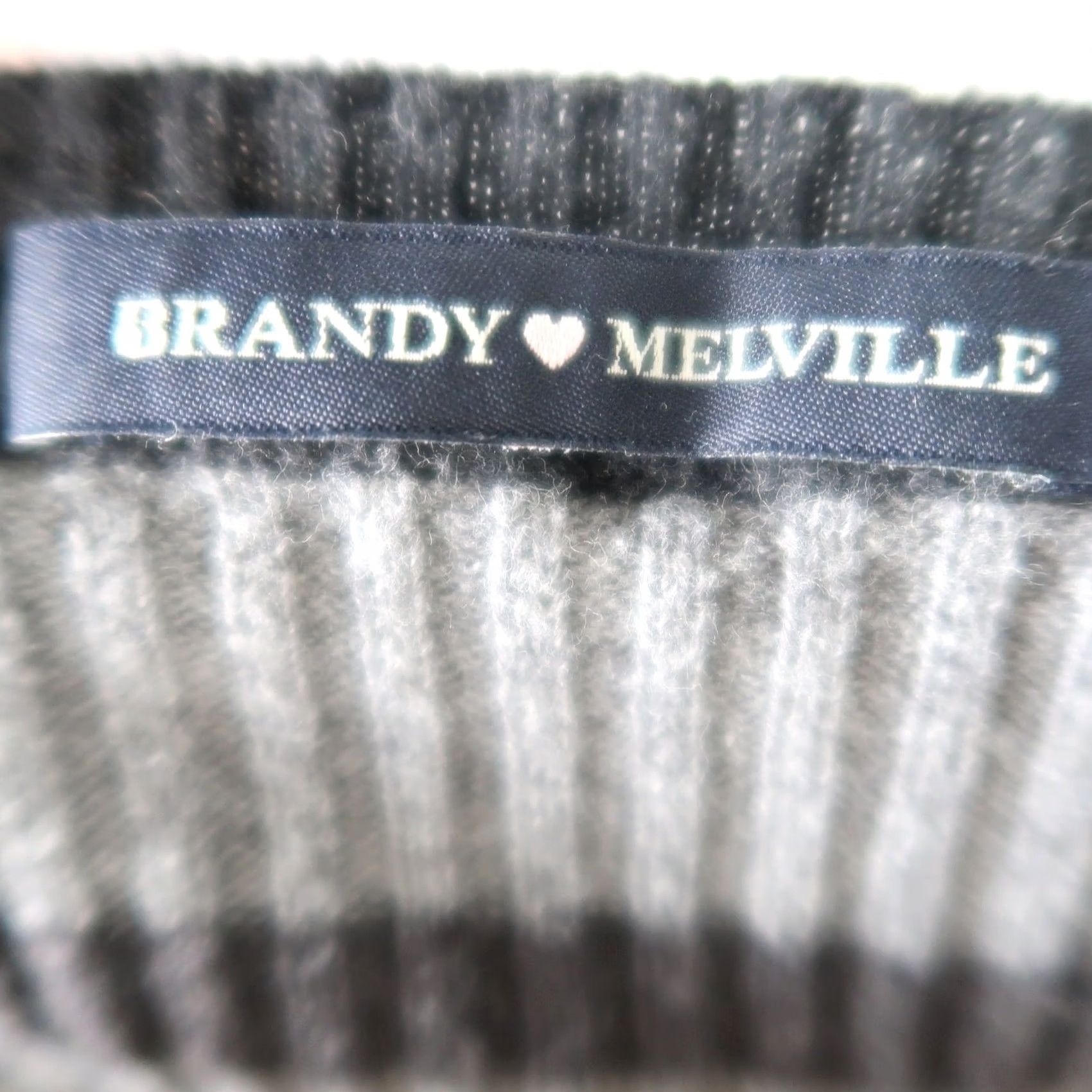 Brandy Melville Brandy Melville Grey Striped Rib Knit Long Sleeve Crop Sweater Size S / US 4 / IT 40 - 5 Thumbnail