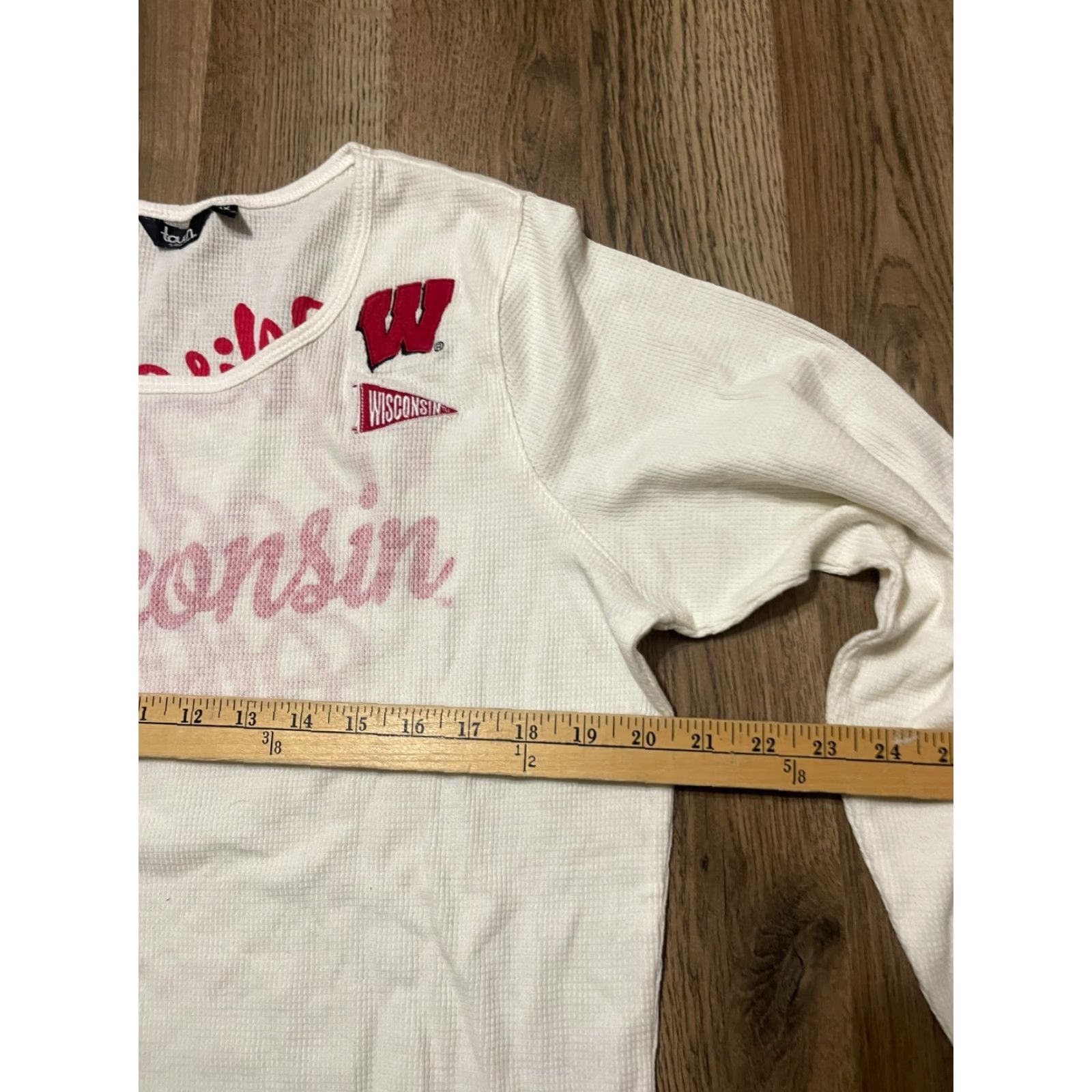 Vintage Touch Shirt Women's 1X White Long Sleeve Wisconsin Badgers Athletics Shirt Womens 1X White Long Sleeve Wisconsin Badgers Athletics 90s? Size XL / US 12-14 / IT 48-50 - 5 Thumbnail