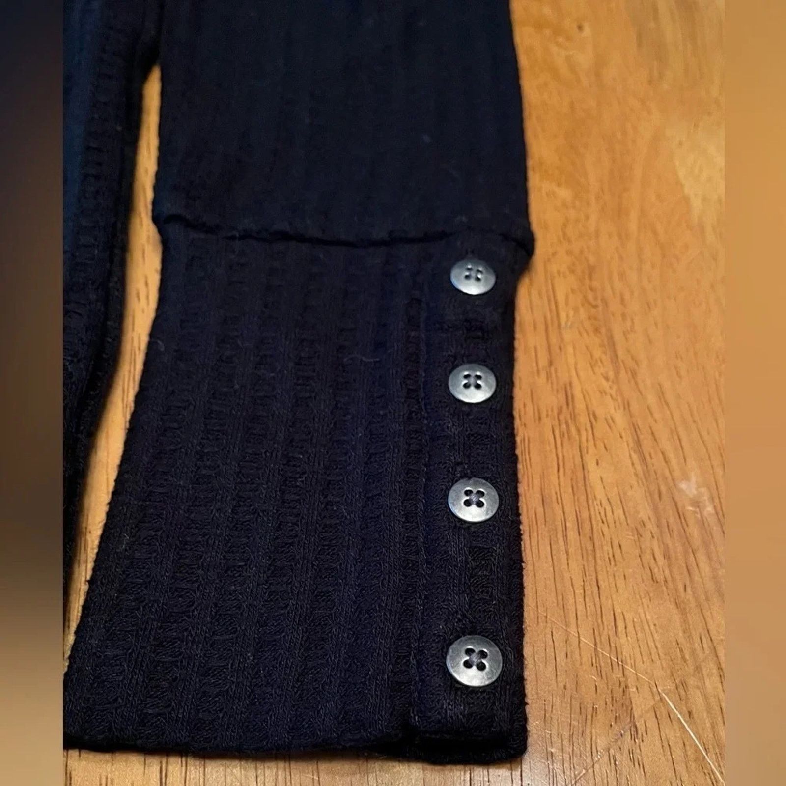 Chaser Brand Chaser long sleeved sweater lightweight, size Medium. Size M / US 6-8 / IT 42-44 - 5 Thumbnail