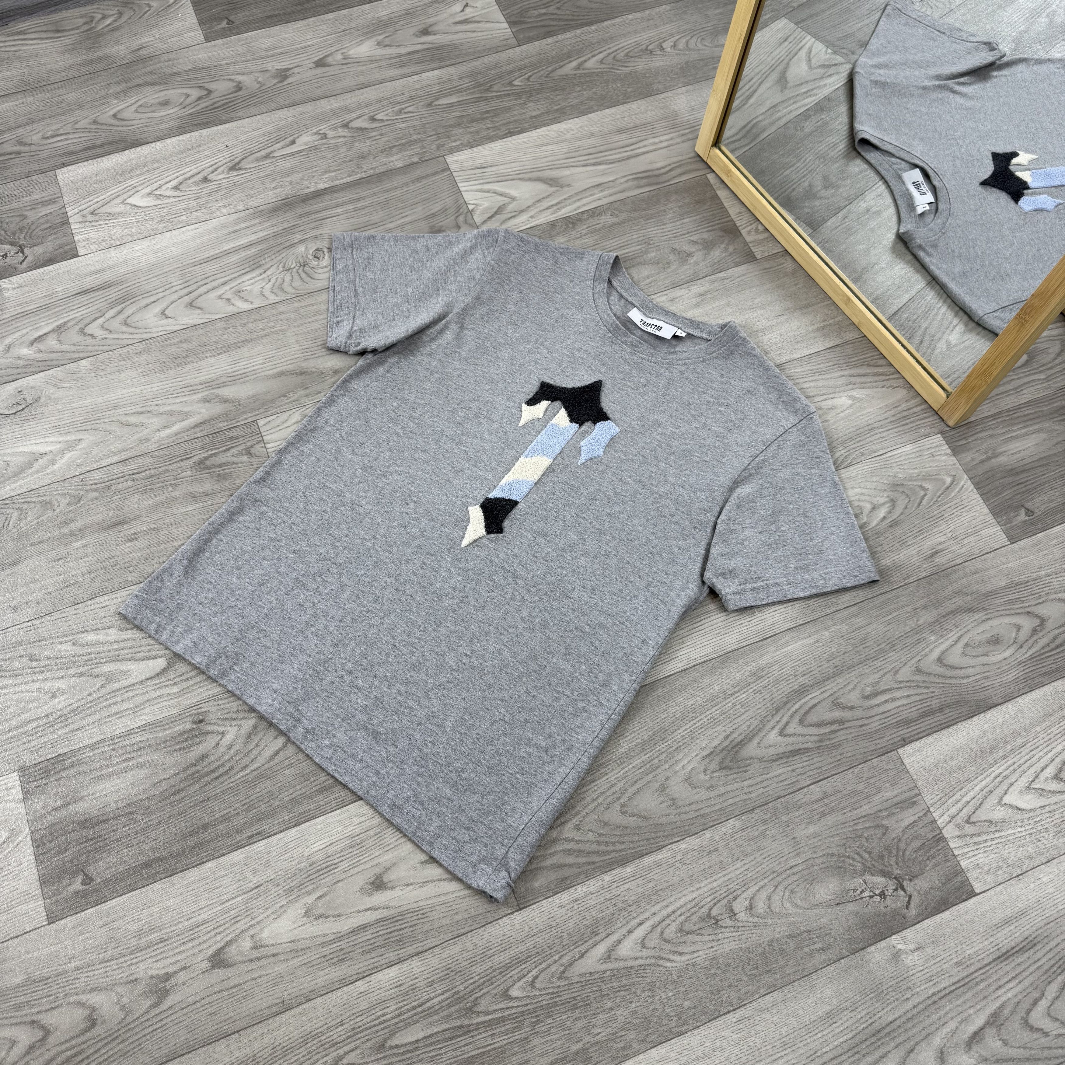 Trapstar London Trapstar "T" Fluffy Logo Grey Tee Shirt Size US S / EU 44-46 / 1 - 2 Thumbnail