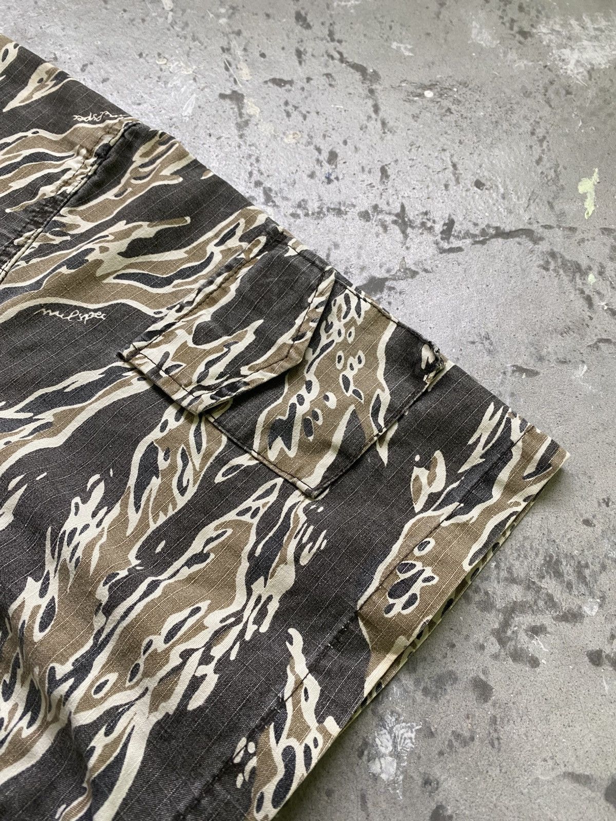 Wtaps Wtaps Buds Tiger Stripe Camo Cotton Issue Shirt Size US L / EU 52-54 / 3 - 10 Thumbnail