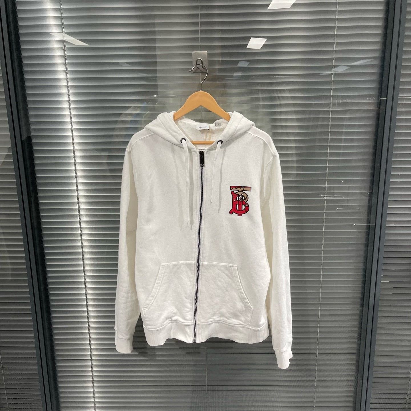 Burberry Burberry TB Monogram Embroidered Zip-Up Hoodie White Size US XL / EU 56 / 4 - 1 Thumbnail