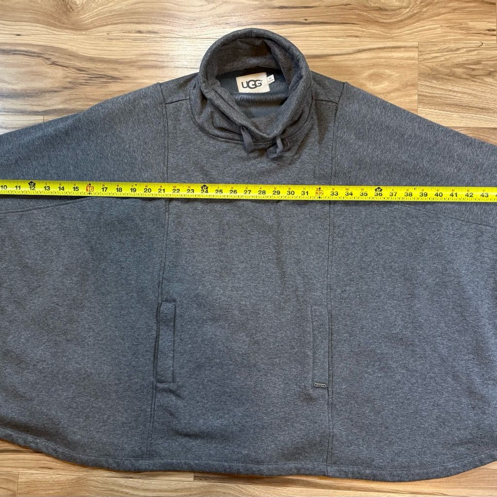 Japanese Brand UGG Women’s M/L Gray Poncho Pullover Size XL / US 12-14 / IT 48-50 - 4 Thumbnail