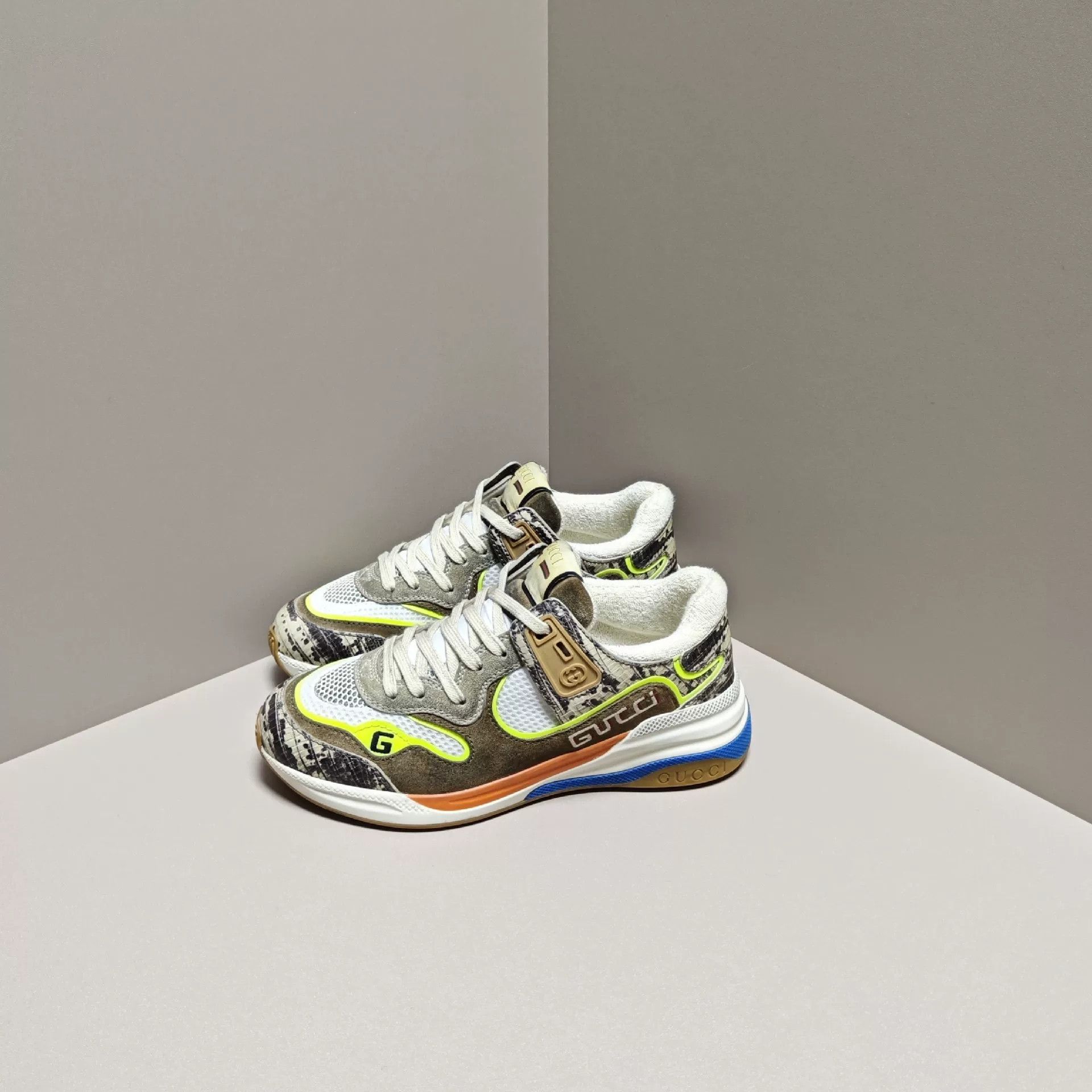 Gucci Gucci Casual Lowtop Sneakers us_6 Women Size US 6 / IT 36 - 1 Thumbnail