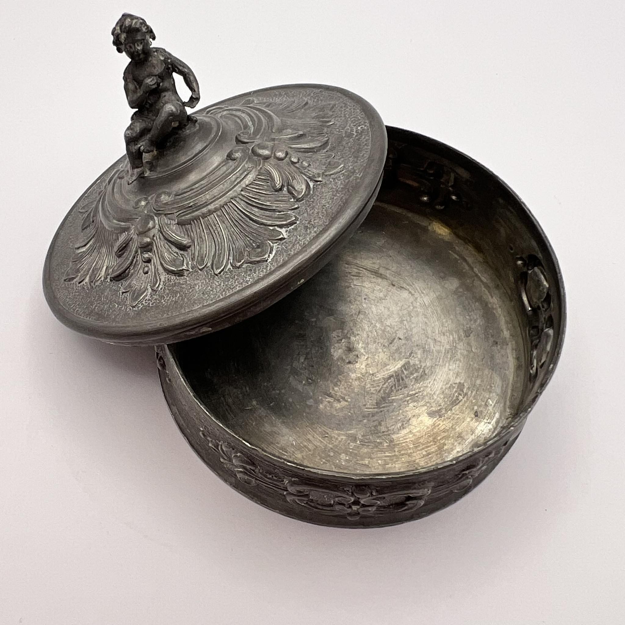 Vintage Vintage Collectible Pewter Trinket Jewelry Figure Box Size ONE SIZE - 2 Thumbnail