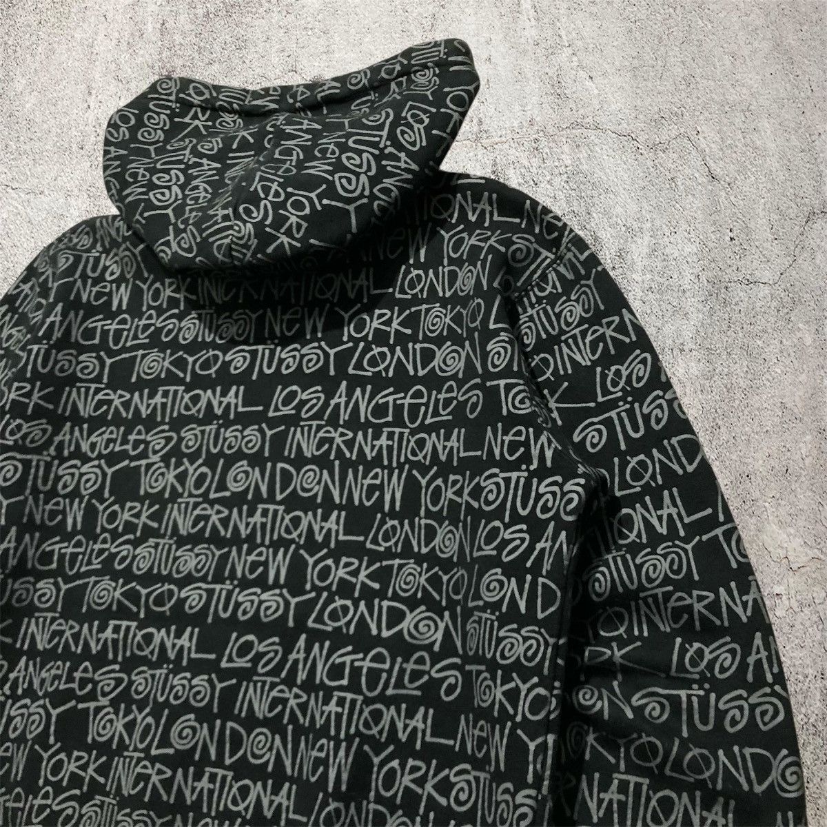 Stussy Stussy World Tour Monogram Logo Pull Over Hoodie Black Size US L / EU 52-54 / 3 - 9 Thumbnail