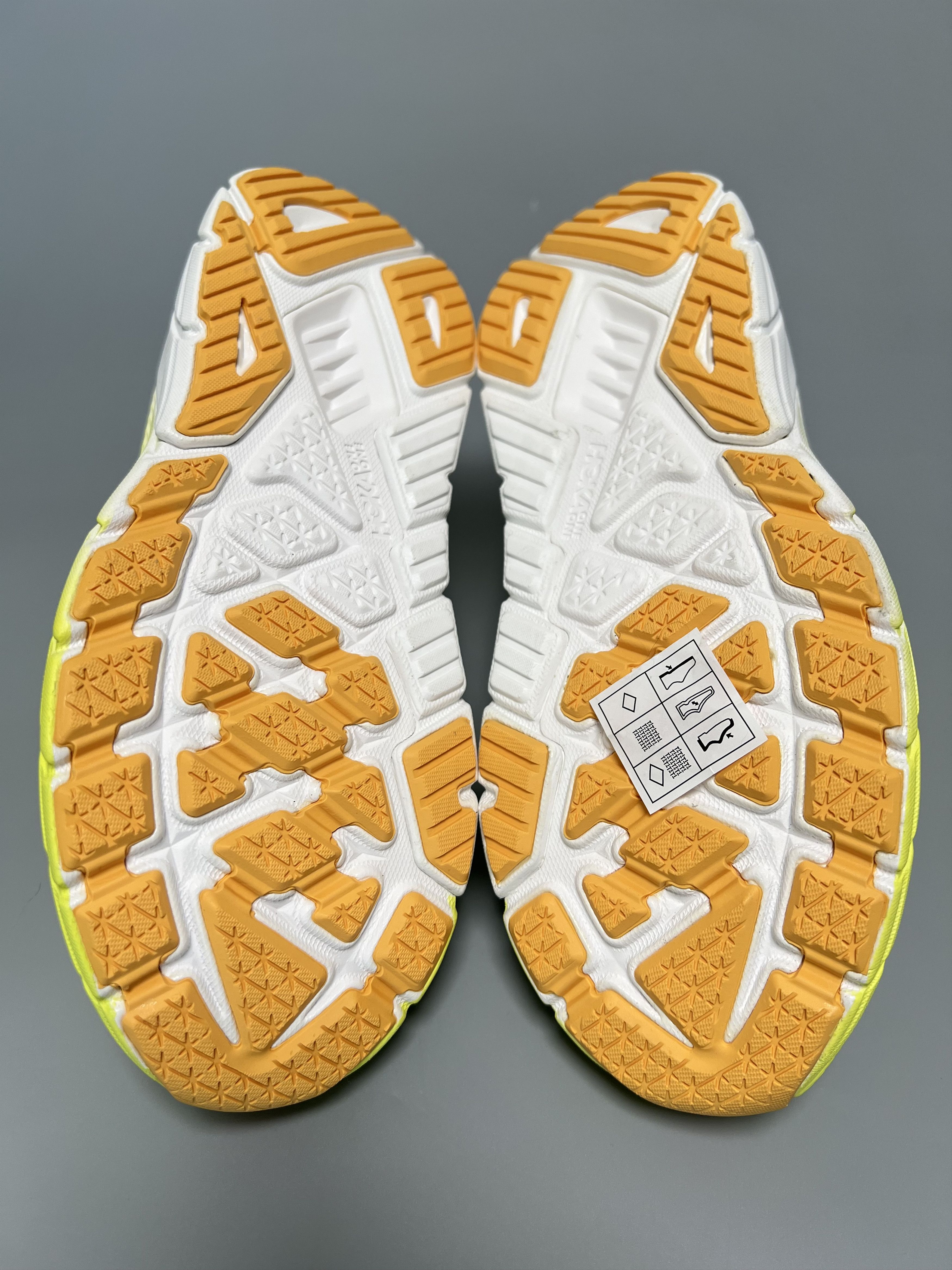 Hoka 7B Hoka One One Arahi 6 Running Shoes 1123195-CGWHT Size US 7 / IT 37 - 15 Thumbnail