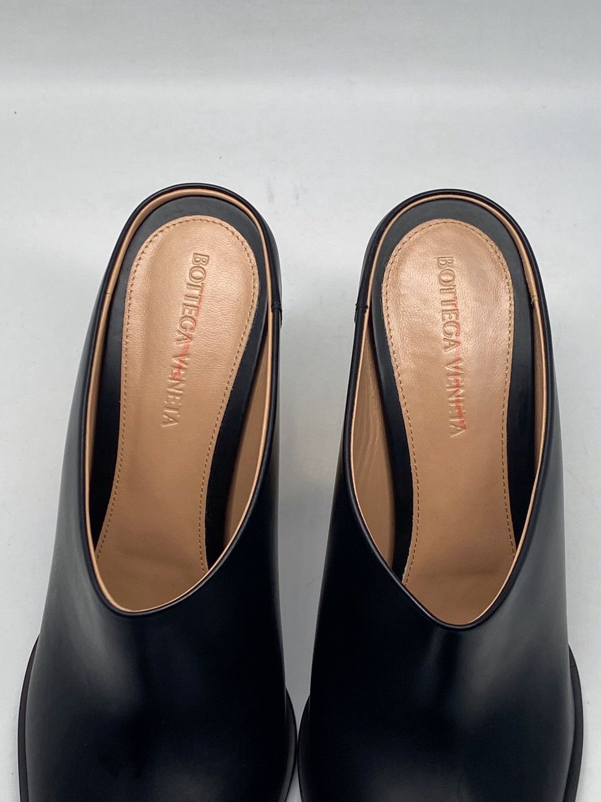 Bottega Veneta Bottega Veneta Tex leather mules size 38 Size US 8 / IT 38 - 13 Thumbnail
