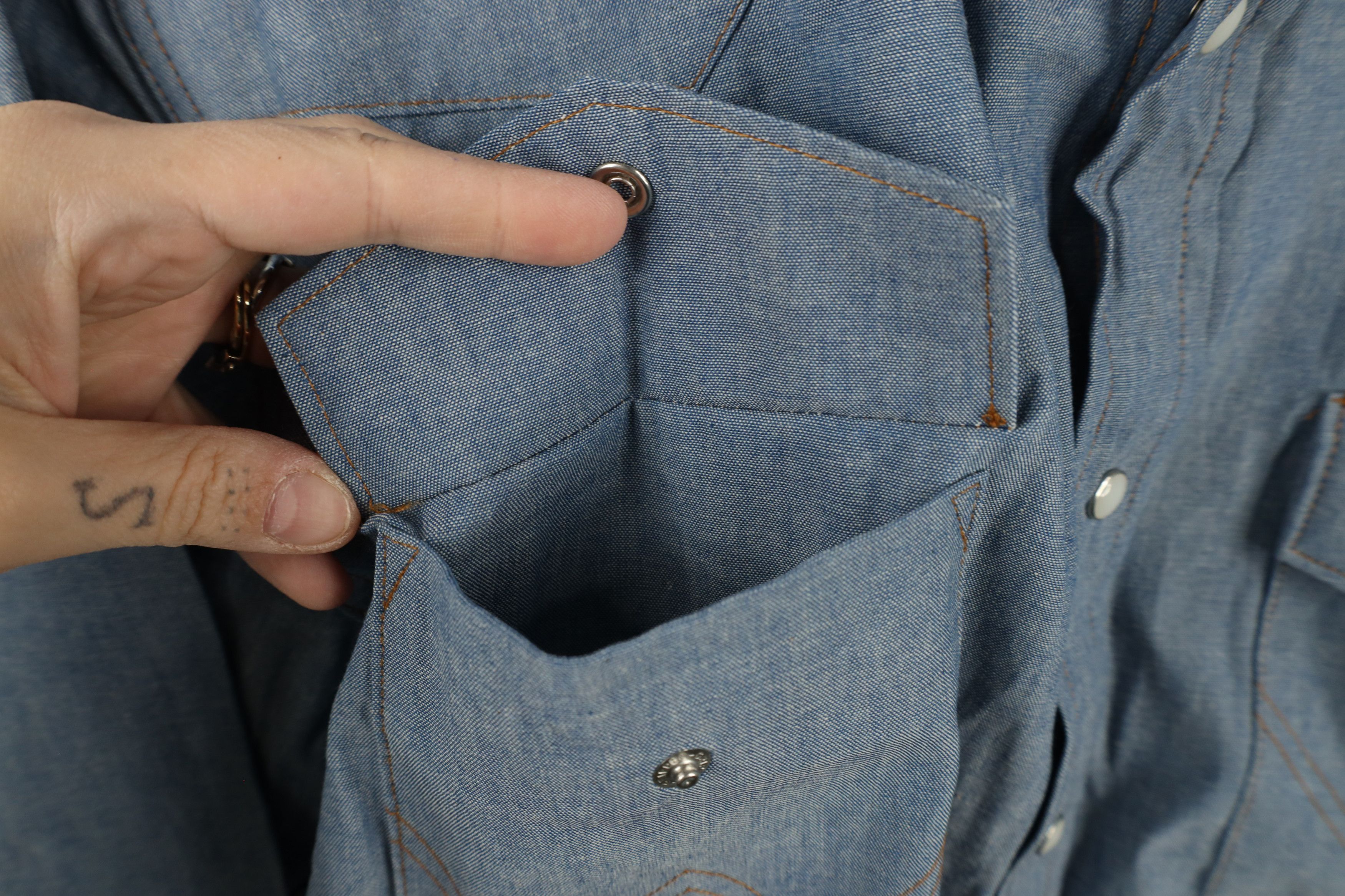 Vintage × Wrangler Deadstock Vintage 90s Wrangler Chambray Snap Button Shirt Size US M / EU 48-50 / 2 - 5 Thumbnail