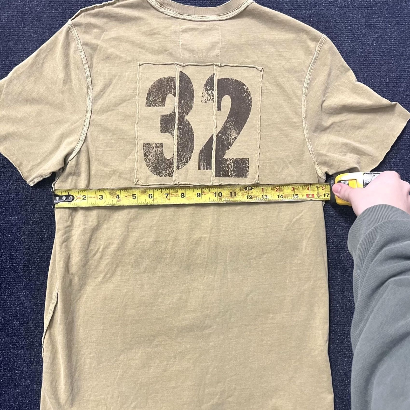 Guess VINTAGE Guess Shirt Mens Small Tan Graphic 32 Crew Neck Cotton Sports Short Sleeve Size US S / EU 44-46 / 1 - 3 Thumbnail