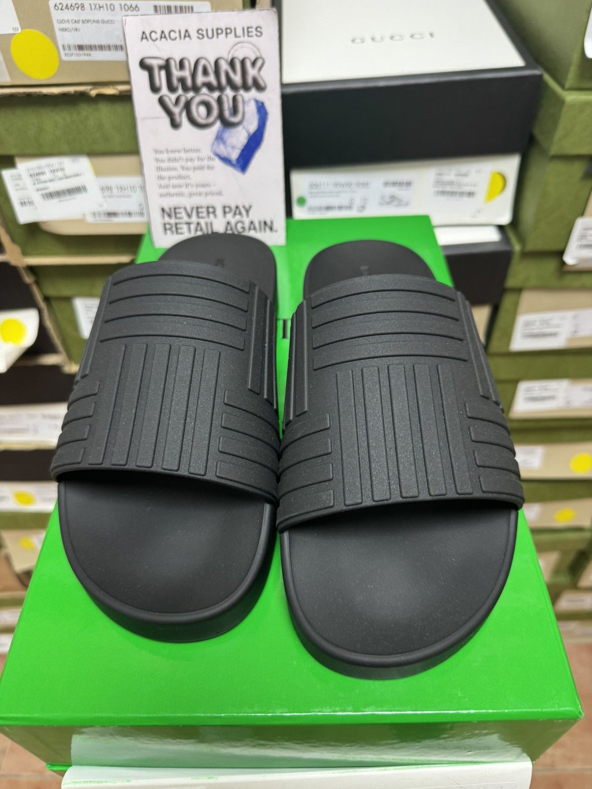 Bottega Veneta Bottega Veneta Embossed Rubber Slides Size US 5.5 / EU 38 - 2 Thumbnail
