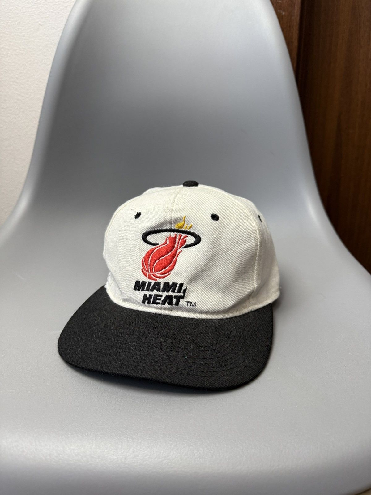 NBA Vintage Miami Heat Cap NBA Streetwear Rare Casual Fan Logo Size ONE SIZE - 1 Thumbnail