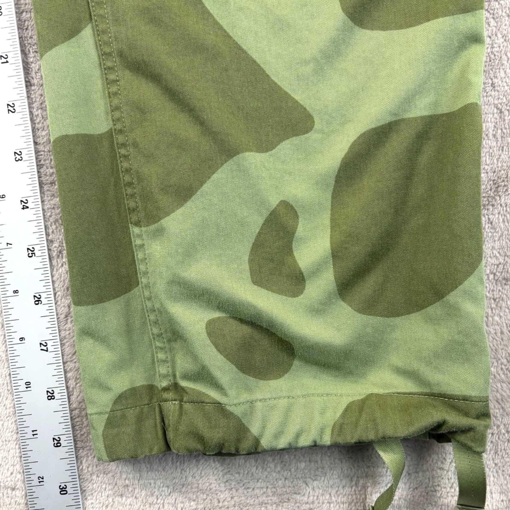 Jordan Brand VINTAGE Nike Jordan Essentials Chicago Cargo Pants in Green Frog Camo Men Large Size US 33 - 6 Thumbnail