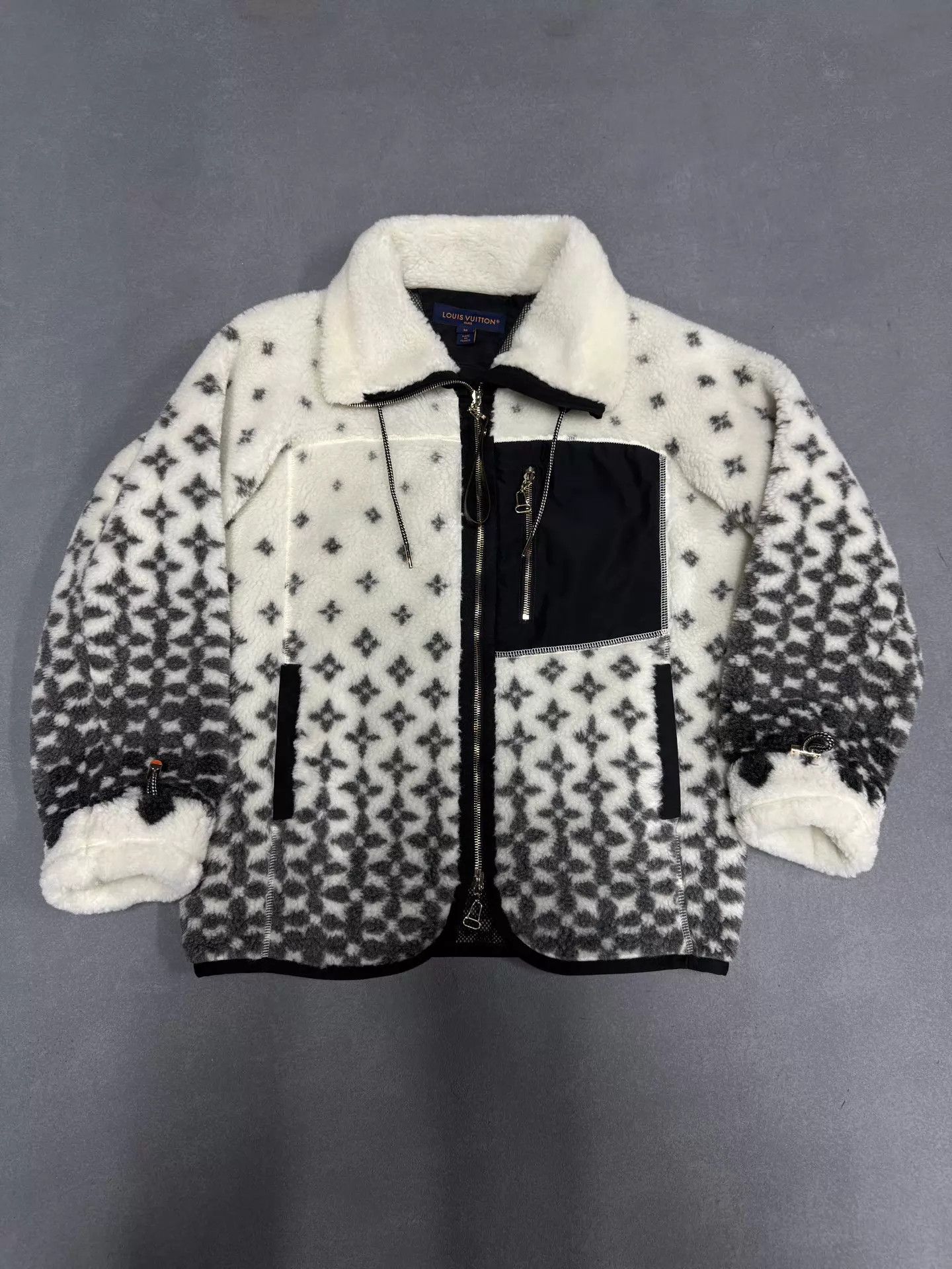 Louis Vuitton Louis Vuitton Teddy 25 B&W Panda Ombre Allover 36 99 New Size XS / US 0-2 / IT 36-38 - 1 Thumbnail
