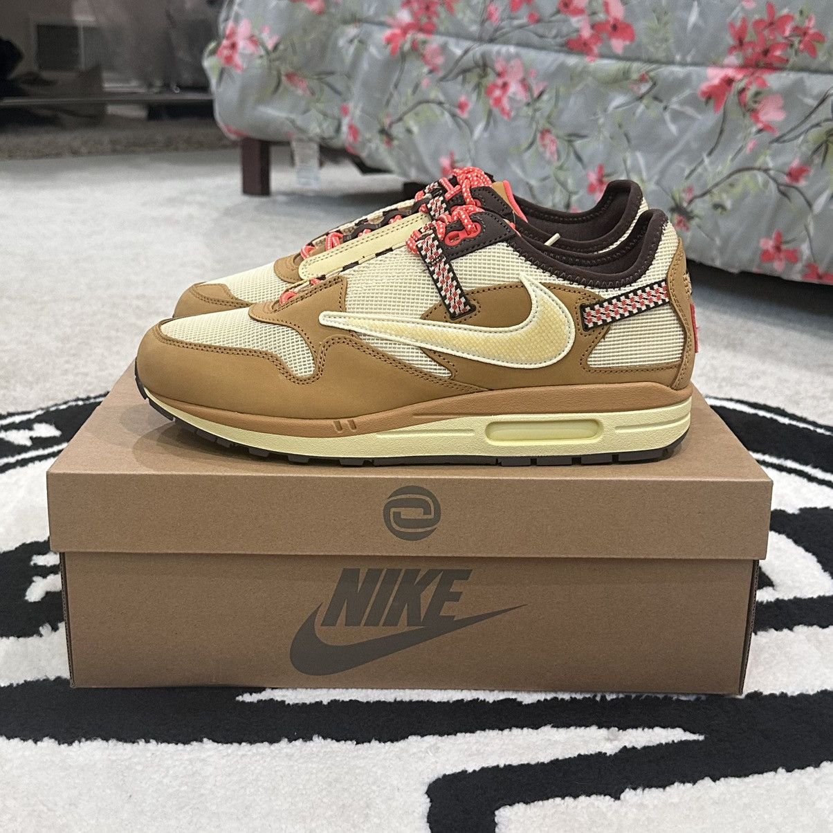 Nike × Travis Scott Travis Scott Nike Air Max 1 “Wheat” Size US 11 / EU 44 - 3 Thumbnail