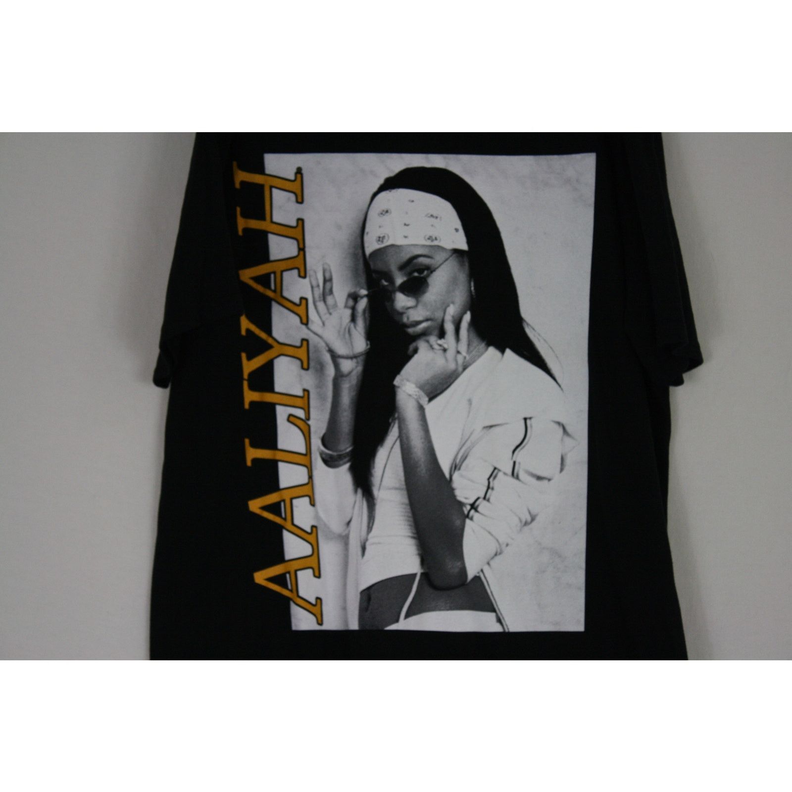 Rap Tees NEW Aaliyah Spell Out Portrait Photo Tee Black Shirt Size US M / EU 48-50 / 2 - 2 Thumbnail