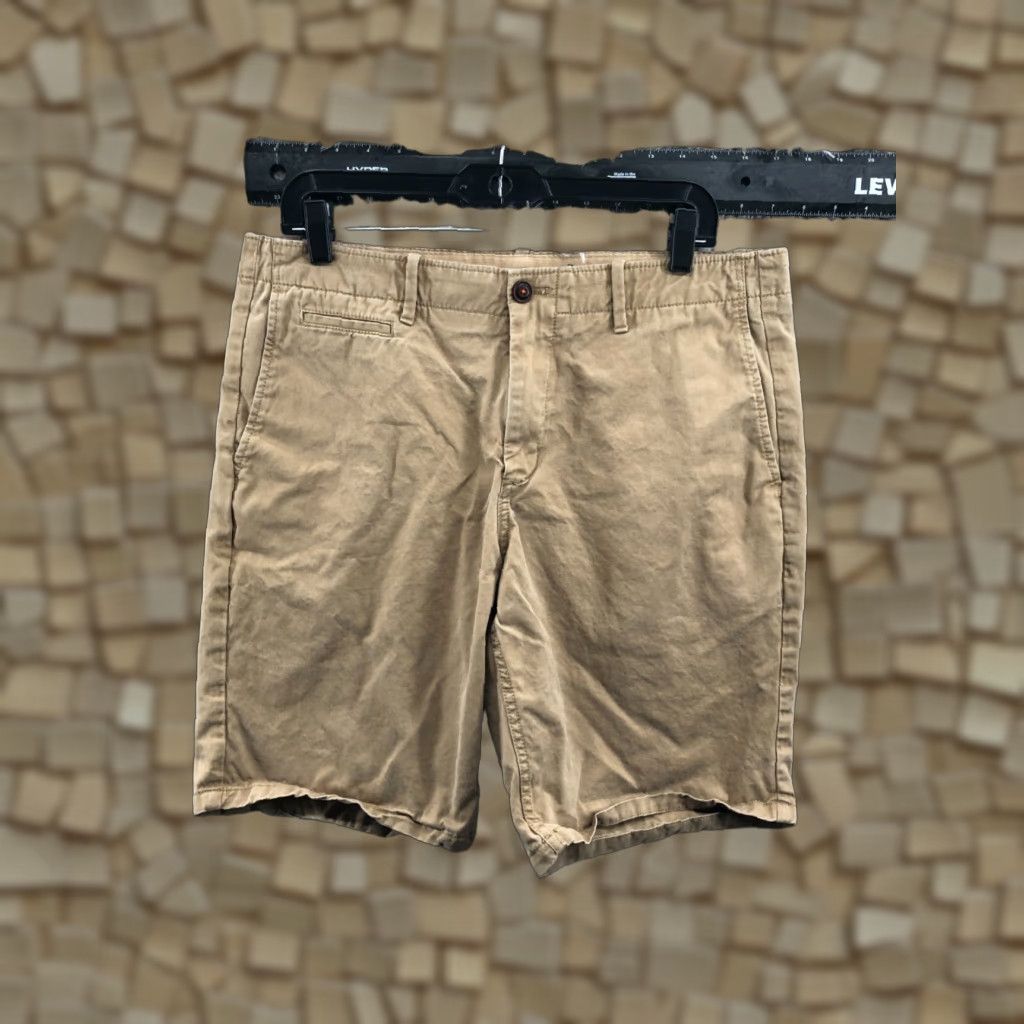 Gap Gap Lived-In Shorts Mens Size 34 Mid Rise Medium Wash Beige Bermuda, 5-Pocket, Belt Loops, Cotton Blend, Regular Fit, Casual, Gap, Men Size US 34 / EU 50 - 1 Thumbnail