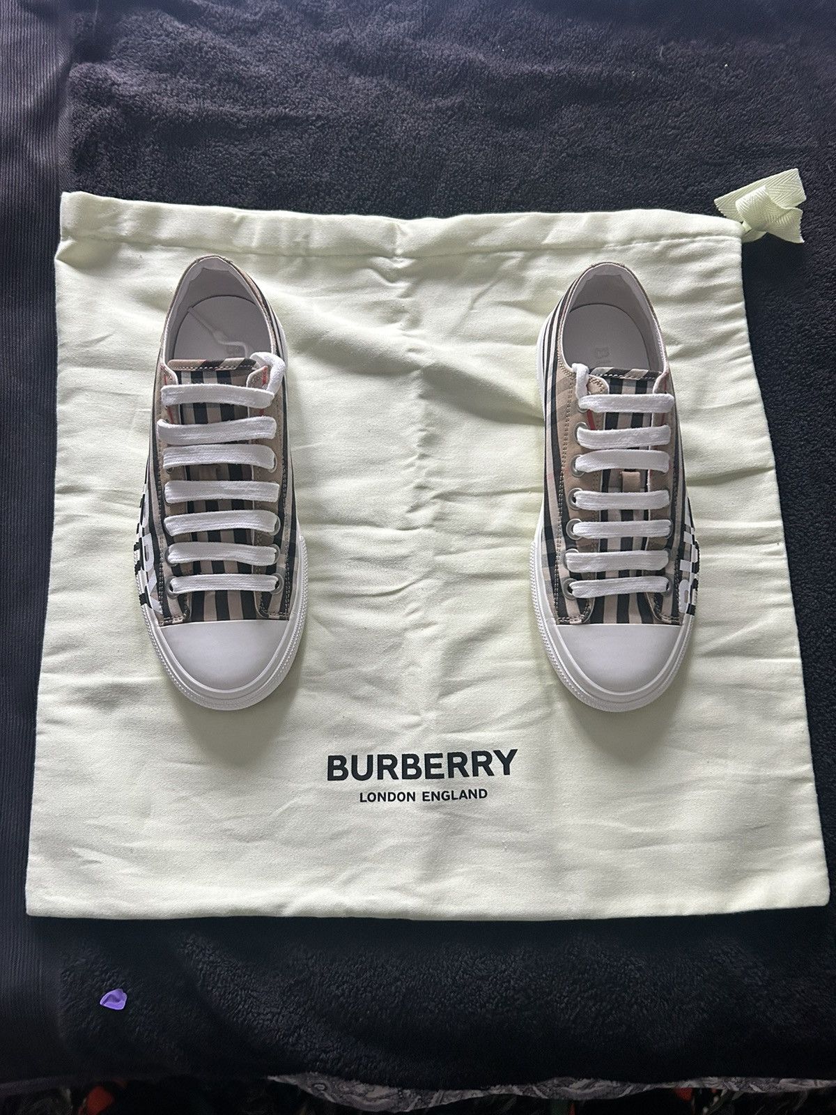 Burberry Burberry Logo Check Pattern Canvas Sneakers. Women’s Size US 7.5 / IT 37.5 - 1 Thumbnail